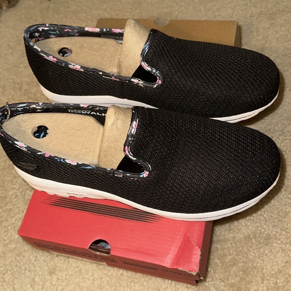 Skechers slip on Go Walk Classic 11Wide nwt in black - Picture 3 of 5